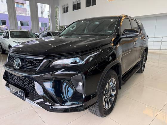 TOYOTA HILUX SW4 2.8 D-4D TURBO DIESEL SRX PLATINUM 4X4 AUTOMÁTICO